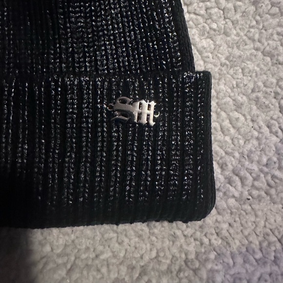 NWOT Steve Madden Black Roll Up Beanie With Pom Pom - Picture 3 of 5